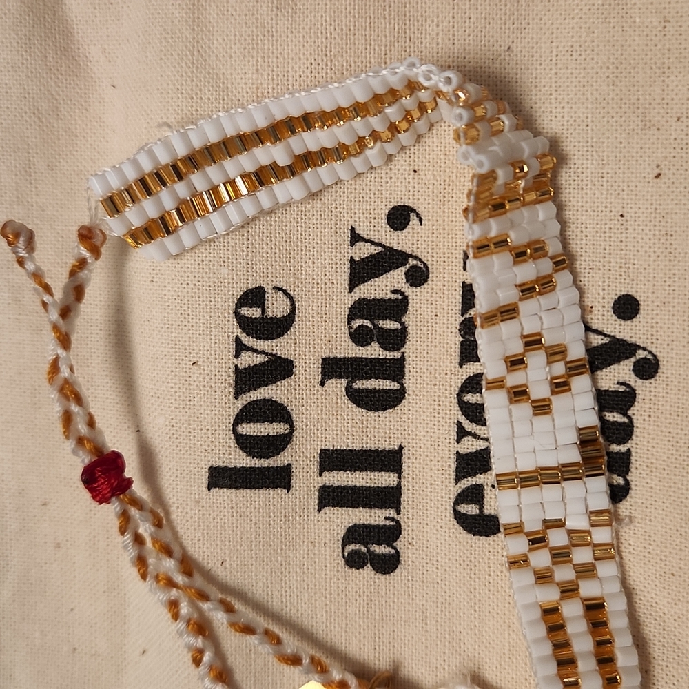 Love seed bead bracelet - Picture 4 of 4